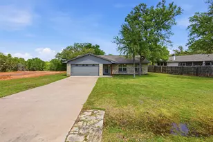 6106 Laredo Ct, Granbury, TX 76049 - Photo 2