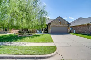 1733 Colorado Dr, Burleson, TX 76028 - Photo 2