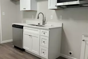 407 N Justin Ave, Dallas, TX 75211 - Photo 2