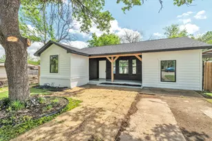 5620 Hiett Ct, Fort Worth, TX 76112 - Photo 2