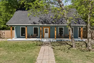 104 W 2nd St, Waxahachie, TX 75165 - Photo 1