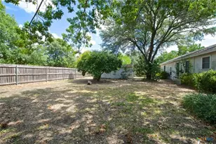 211 W Long St, Elm Mott, TX 76640 - Photo 20