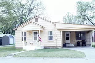 315 E Fourth St, Muenster, TX 76252 - Photo 1