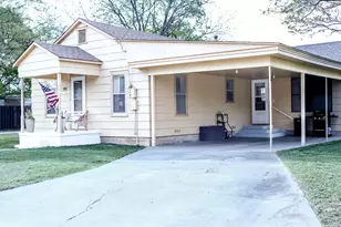 315 E 4th St, Muenster, TX 76252 - Photo 2