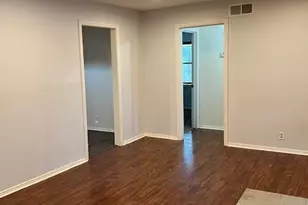 909 Sunnyvale Dr, Arlington, TX 76010 - Photo 2