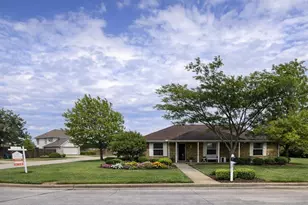 304 Johnston Blvd, Waxahachie, TX 75165 - Photo 2