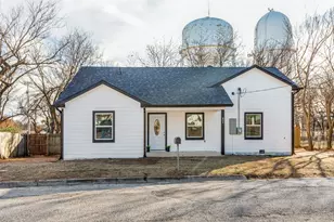 804 Lively St, Bowie, TX 76230 - Photo 2