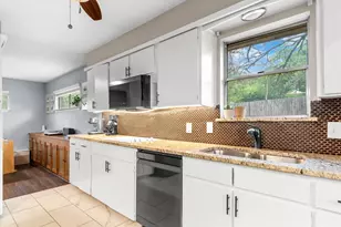 632 Caduceus Ct, Hurst, TX 76053 - Photo 10