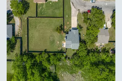 401 N Sierra Trail, Pilot Point, TX 76258 - Photo 4