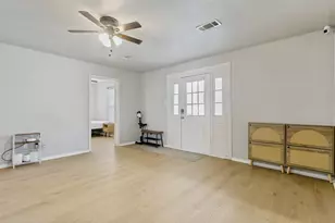 107 S Crawford St, Denton, TX 76205 - Photo 8