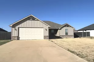 316 W James St, Mabank, TX 75147 - Photo 2