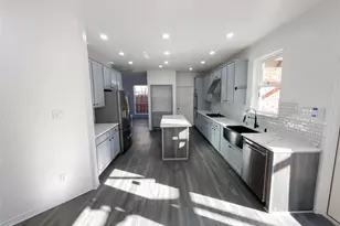 2406 Manchester Dr, Carrollton, TX 75006 - Photo 2