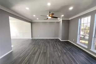 2406 Manchester Dr, Carrollton, TX 75006 - Photo 16