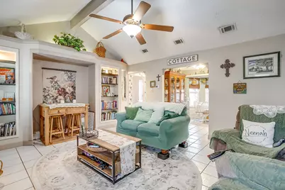 809 Castleview Drive, Arlington, TX 76001 - Photo 14