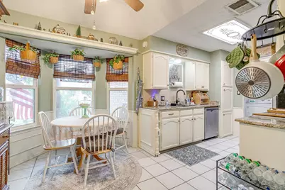 809 Castleview Drive, Arlington, TX 76001 - Photo 18