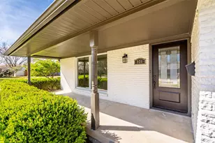 921 Bromwich St, Garland, TX 75040 - Photo 4