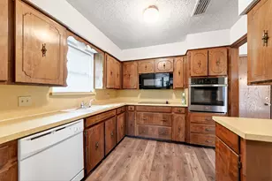 717 Steeplechase Dr, Bedford, TX 76021 - Photo 8