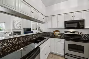 217 Cimarron Trail, Irving, TX 75063 - Photo 12