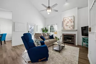 217 Cimarron Trail, Irving, TX 75063 - Photo 6