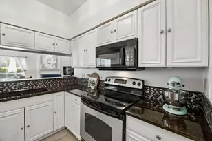 217 Cimarron Trail, Irving, TX 75063 - Photo 14