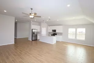 1013 Fairfax Ct, Crowley, TX 76036 - Photo 2