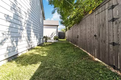 3942 Rochelle Drive, Dallas, TX 75220 - Photo 34