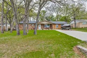 109 N Ash Ave, Azle, TX 76020 - Photo 2