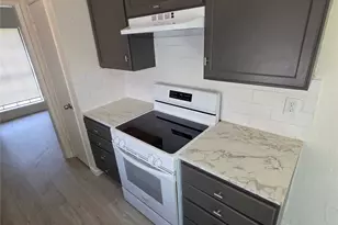 9804 Sophora Cir, Dallas, TX 75249 - Photo 4