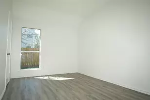 319 13th St, Grand Prairie, TX 75051 - Photo 6