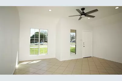 319 13th Street, Grand Prairie, TX 75051 - Photo 2