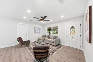 1831 Lee St, Mesquite, TX 75149 - Photo 4