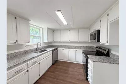 913 Jayellen Court, Burleson, TX 76028 - Photo 2