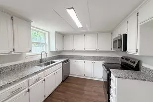 913 Jayellen Ct, Burleson, TX 76028 - Photo 2