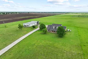 386 Scoggins Rd, Tioga, TX 76271 - Photo 8