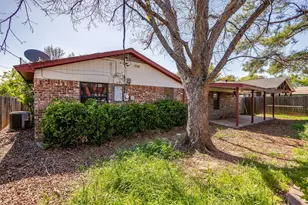 728 NW Douglas St, Burleson, TX 76028 - Photo 28