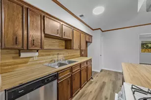 3205 Harvard St N, Irving, TX 75062 - Photo 6