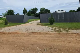 130 Trails End Cir, Millsap, TX 76066 - Photo 2