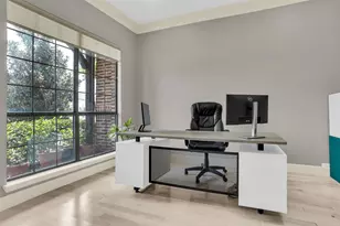 8631 Lohr Valley Rd, Irving, TX 75063 - Photo 4