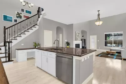 8631 Lohr Valley Road, Irving, TX 75063 - Photo 10