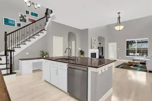 8631 Lohr Valley Rd, Irving, TX 75063 - Photo 10