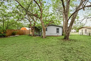 203 S Lancaster St, Granbury, TX 76048 - Photo 32