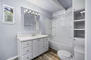 203 S Lancaster St, Granbury, TX 76048 - Photo 18