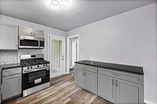 203 S Lancaster St, Granbury, TX 76048 - Photo 12