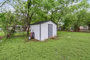 203 S Lancaster St, Granbury, TX 76048 - Photo 34