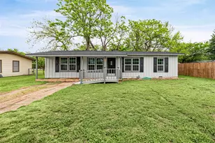 203 S Lancaster St, Granbury, TX 76048 - Photo 2