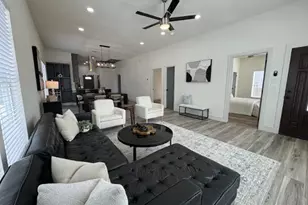 915 E Humbolt St, Fort Worth, TX 76104 - Photo 6