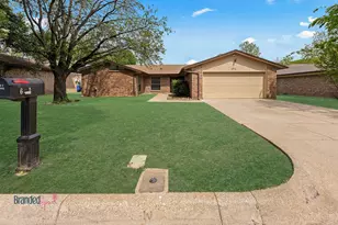 6913 Loma Vista Dr, Fort Worth, TX 76133 - Photo 1