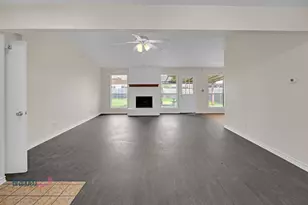 6913 Loma Vista Dr, Fort Worth, TX 76133 - Photo 2