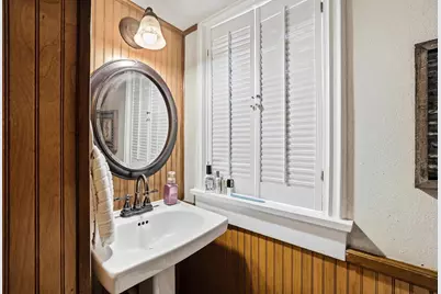 304 E 9th Street, Bonham, TX 75418 - Photo 10