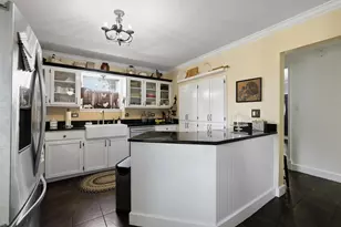 304 E 9th St, Bonham, TX 75418 - Photo 14